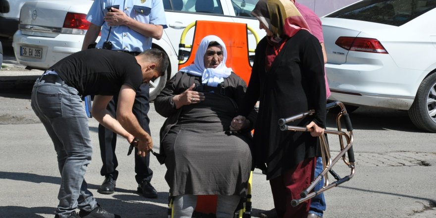 Oyunu kullanmak için tekerlekli sandalyede geldi