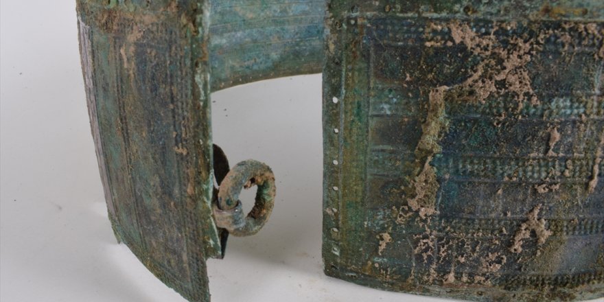 Urartu dönemine ait bronz savaş kemeri yakalandı