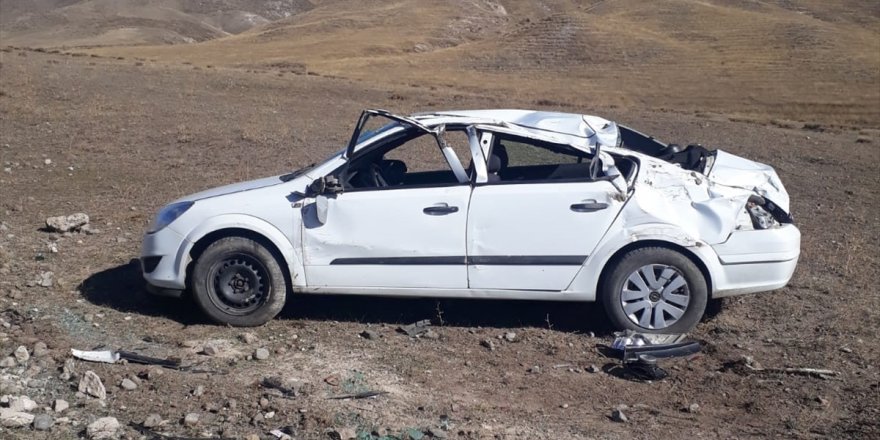 Kars'ta otomobil şarampole devrildi: 6 yaralı