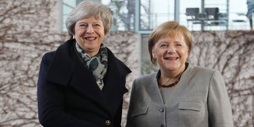 Theresa May, Almanya Başbakanı Merkel'le görüştü