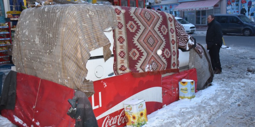 Kars'ta Araçlara Battaniyeli Ve Halılı Koruma