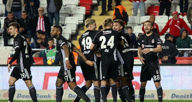 Beşiktaş Antalya'da farklı kazandı