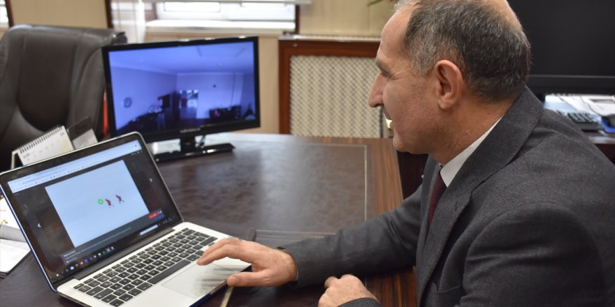 Kafkas Üniversitesi Rektörü Kapu, AA'nın "Yılın Fotoğrafları" oylamasına katıldı