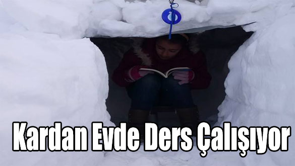 Kardan evde ders çalışıyor