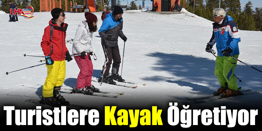 "Orhan Dede" Turistlere Kayak Öğretiyor