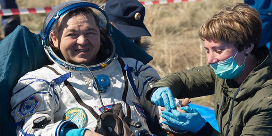 Uluslararası Uzay İstasyonu'ndan 2 astronot ve 1 kozmonot dünyaya geri döndü