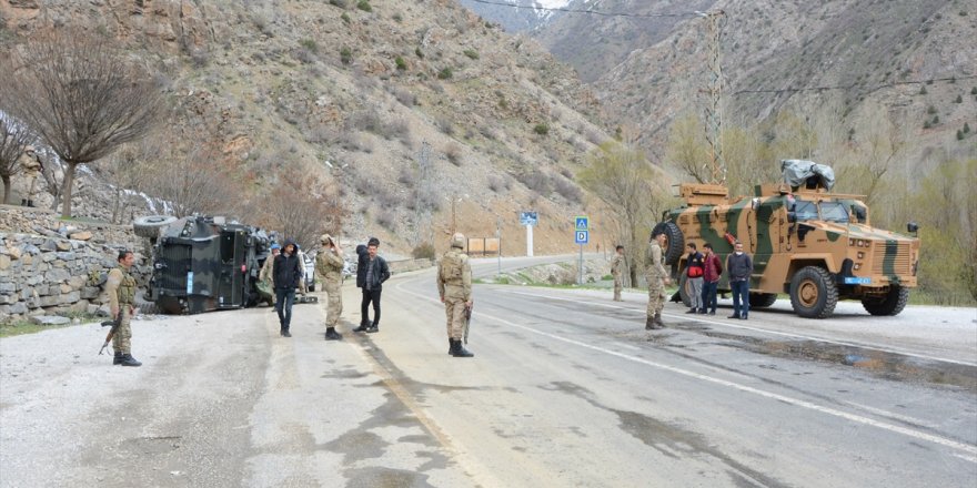 Van'da askeri araç devrildi: 6 yaralı