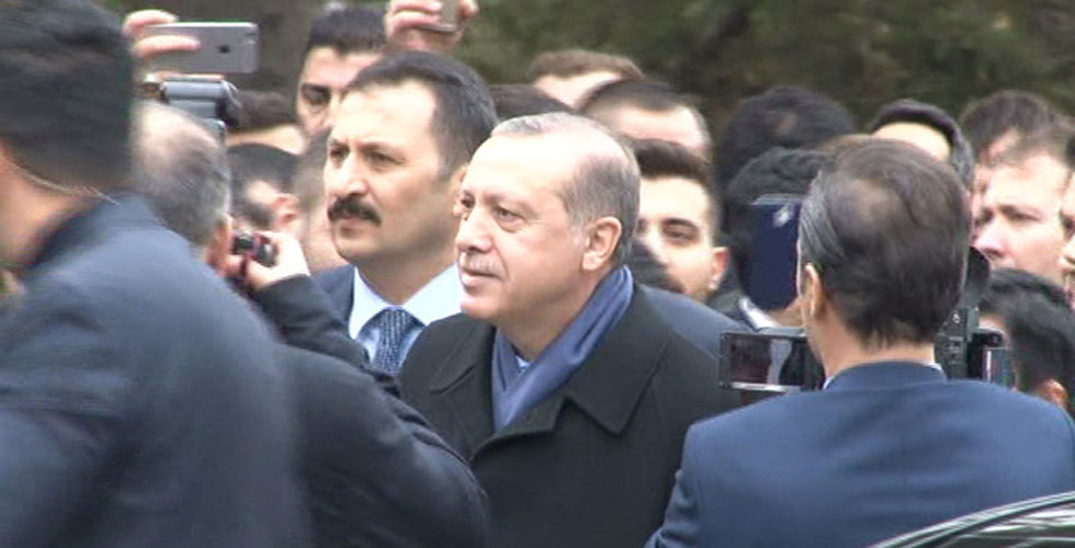 Cumhurbaşkanı Erdoğan'a köşk girişinde yaş günü sürprizi