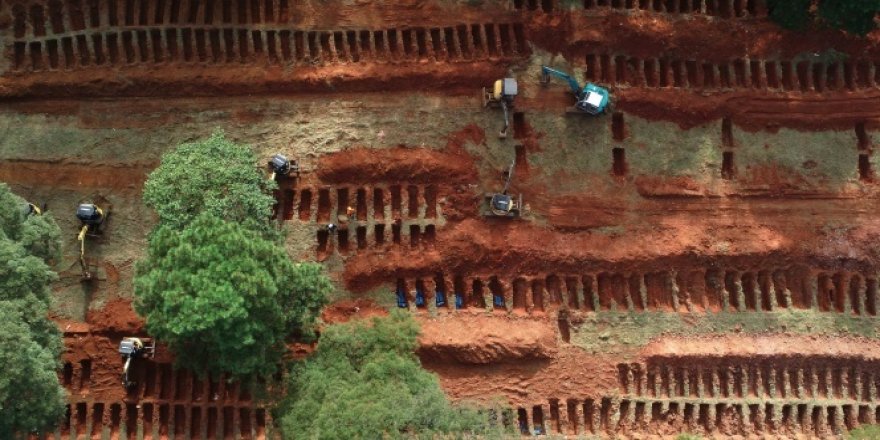 Brezilya'da Covid-19 salgınında ölenler için toplu mezar kazıldı