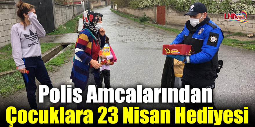 Polis amcalarından çocuklara 23 Nisan hediyesi