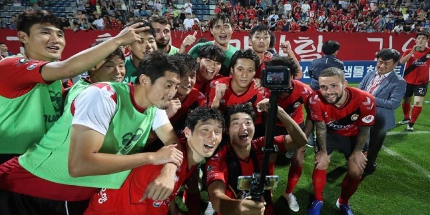 Güney Kore'de futbolculara test yapılacak