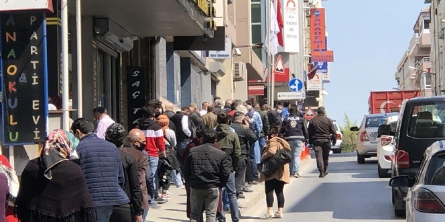 Vatandaş kurala uymadı, polis ekibi aracından inerek böyle sıraya dizdi