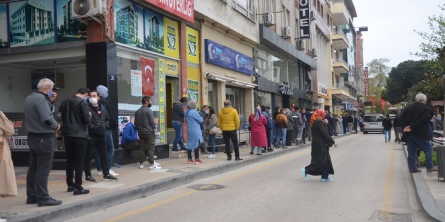 4 günlük yasak sonrası caddeler vatandaşlarla doldu