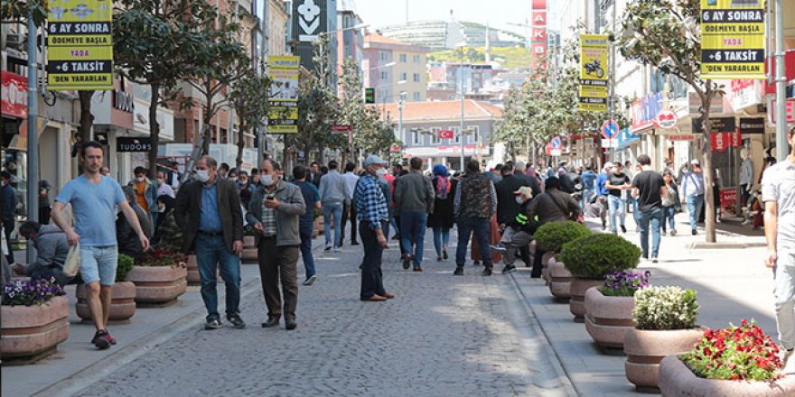 Sokağa çıkma kısıtlaması sona erdi vatandaş kendini dışarıya attı