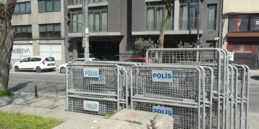 1 Mayıs öncesi Taksim'e bariyerler getirildi