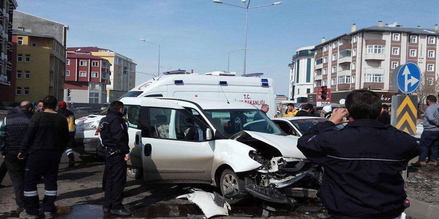 Kars'ta Trafik Kazası 2: Yaralı