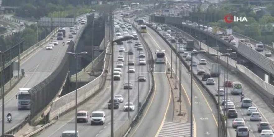 İstanbullu evinde kalmadı, trafik eski günlerine döndü