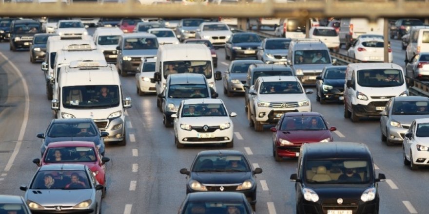 Trafiğe kaydı yapılan taşıt sayısı martta yüzde 35,6 arttı