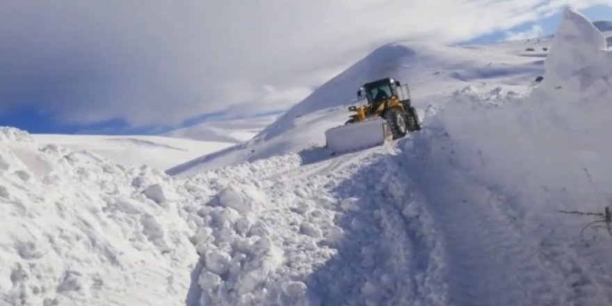 Yılın 6 ayı kapalı olan kara yolunu açma çalışmaları devam ediyor