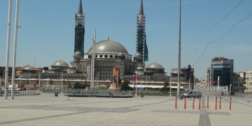 Taksim son yılların en sessiz günlerini yaşıyor