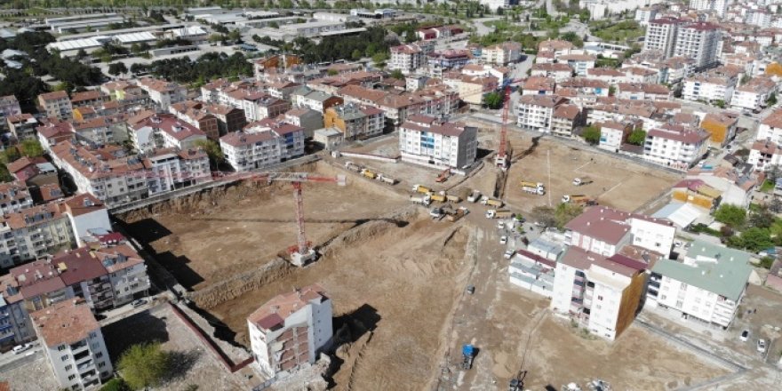 Depremde 2 bin 270 evin yıkıldığı mahallede ilk temel