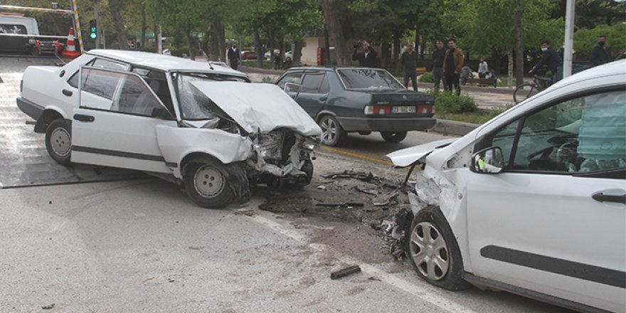 Elazığ'da trafik kazası: 1'i ağır 3 yaralı