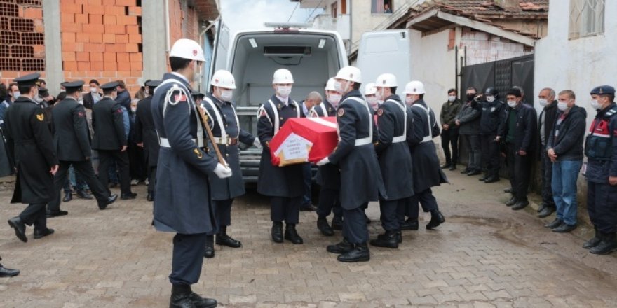 Şehit uzman çavuş memleketi Balıkesir'de son yolculuğuna uğurlandı