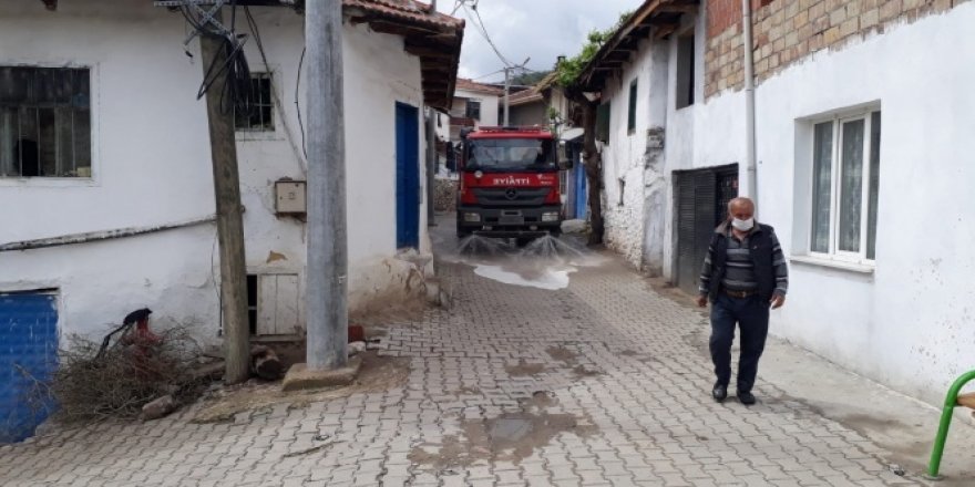 Karantinaya alınan mahalle dezenfekte edildi