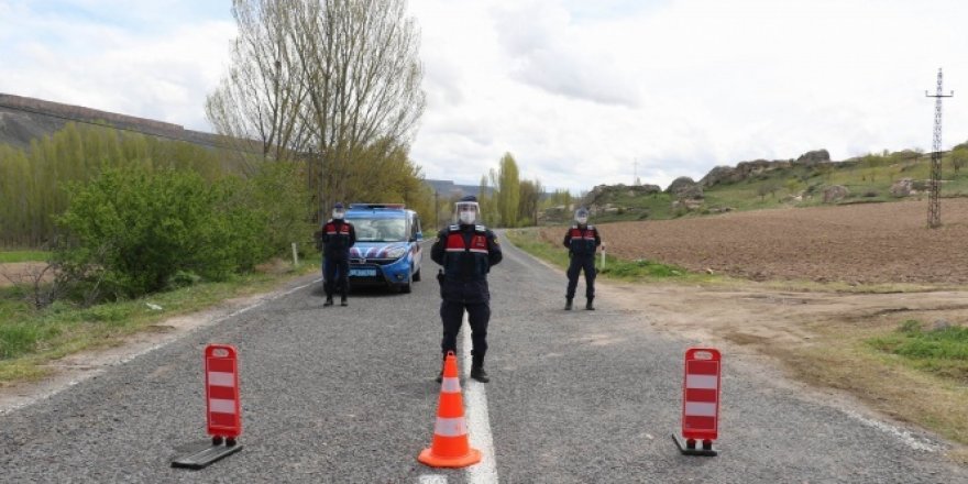 Cenaze namazı kılınan köyde pozitif vakalar hızla arttı, karantina uzatıldı