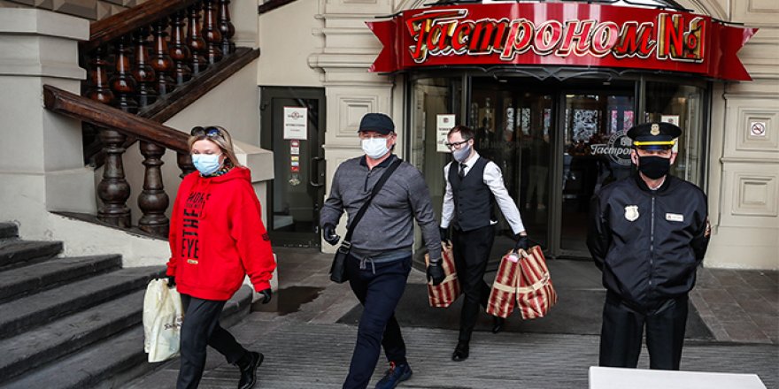 Çin, Rusya'ya 158 milyon maske yolladı
