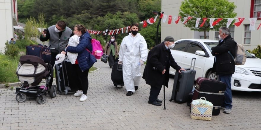 Karantina altına kalan 358 Türk vatandaşı alkışlarla uğurlandı