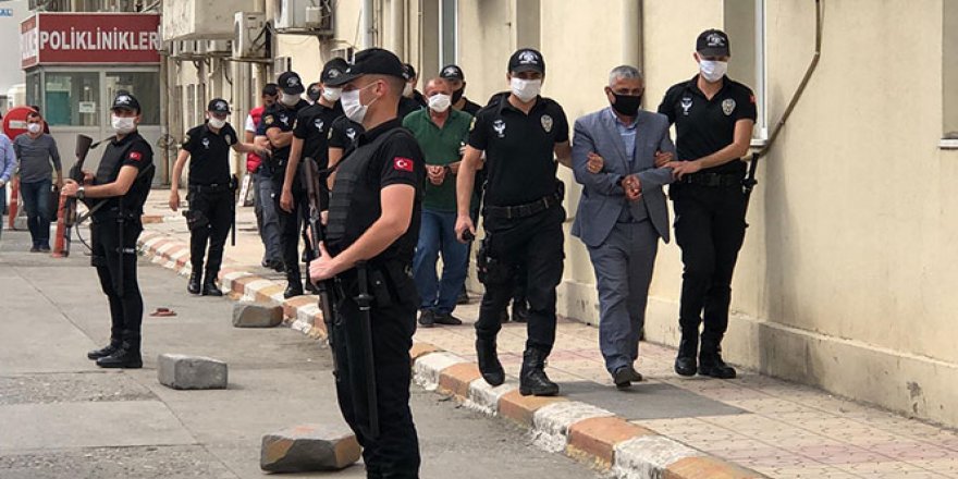 Hatay'da aranan kişilere yönelik operasyonda çok sayıda silah ele geçirildi