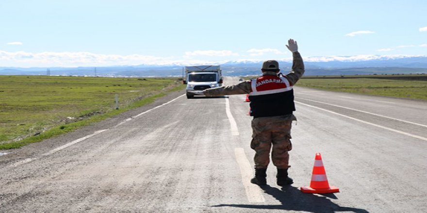 Kars'ta Jandarmadan, yük taşıyan araçlara yönelik trafik uygulaması