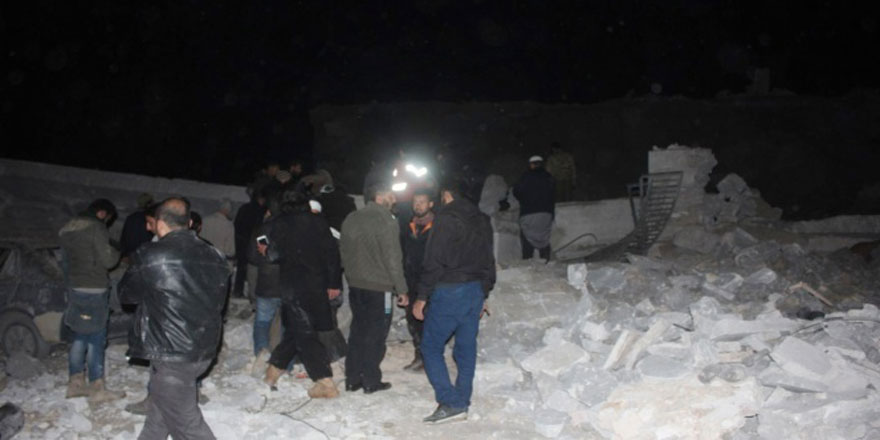 Suriye'de camiye hava saldırısı: 63 ölü