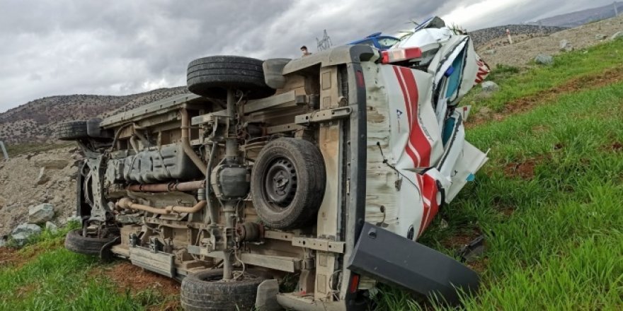 Kahramanmaraş'ta 112 sağlık ekibi kaza yaptı: 3 yaralı