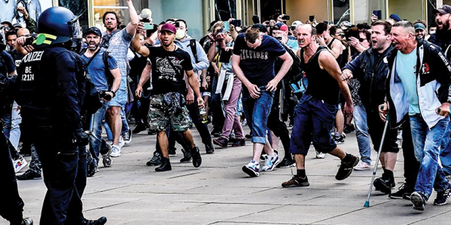 Almanya'da korona kısıtlamaları protesto edildi