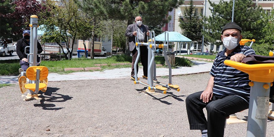 İhtiyar delikanlılar: 'Bugün bizim bayramımız'