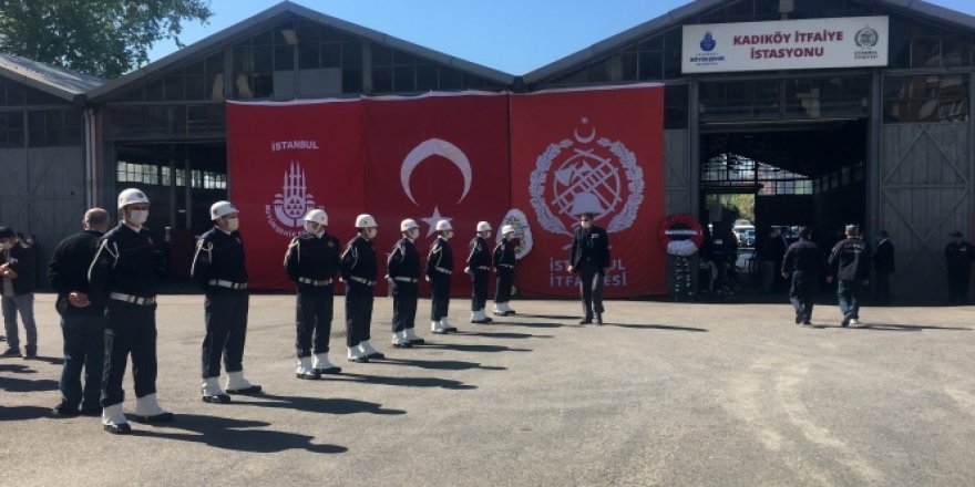 Kadıköy'deki feci kazada hayatını kaybeden itfaiye erleri için tören düzenlendi