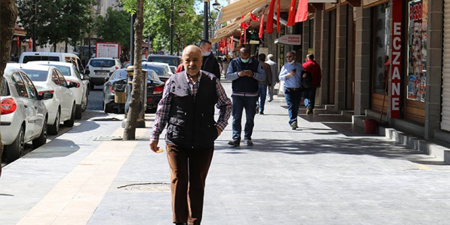 Diyarbakır'da kısıtlama bitti, vatandaşlar soluğu dışarıda aldı