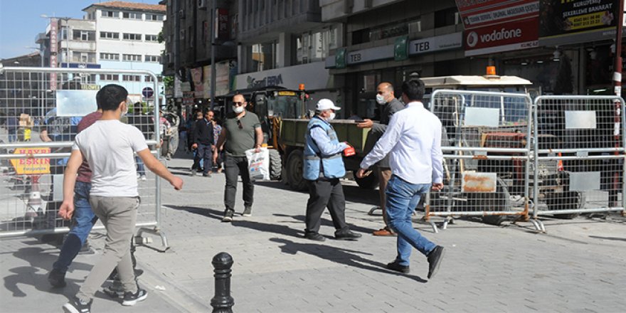 Gaziantep'in kalabalık caddelerine maskesiz giriş yasaklandı