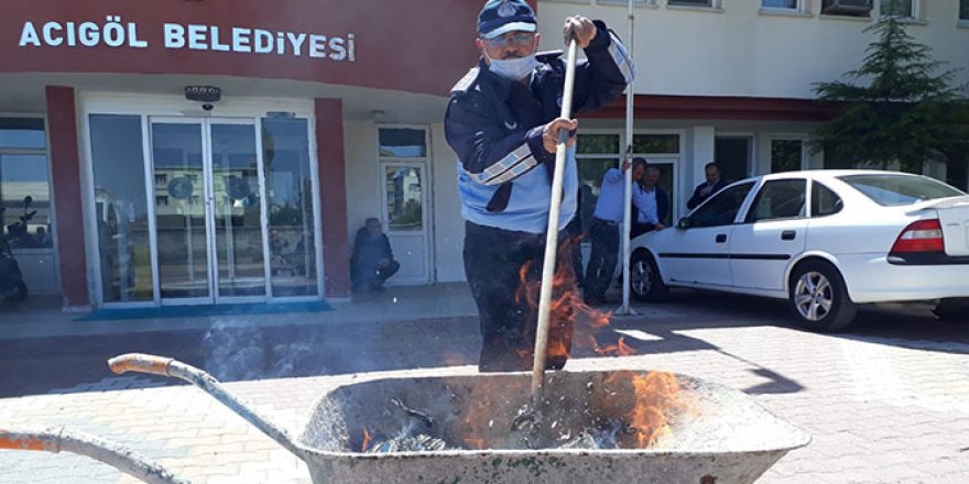 Hayırsever vatandaşın ödediği veresiye defterleri belediye yaktı