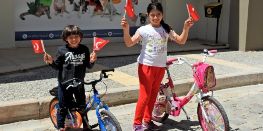 Ünlü tatil merkezinde plajlar tıklım tıklım doldu