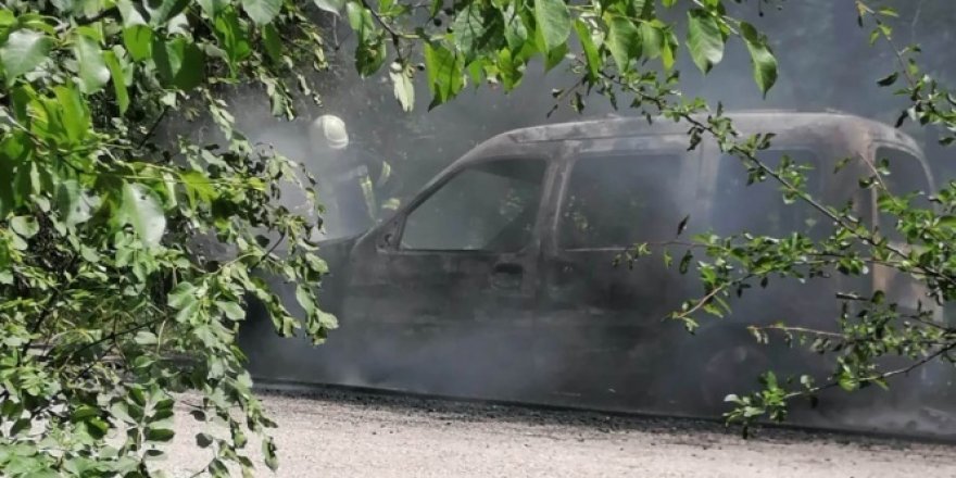 Spil Dağı'ndaki araç yangını korkuttu