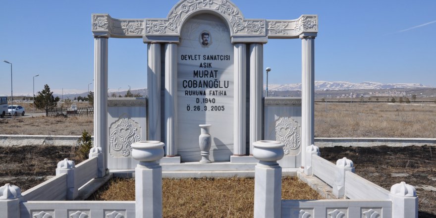 Aşık Murat Çobanoğlu mezarı başında anıldı