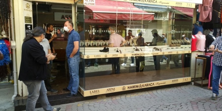 İzmir'in göbeğinde kuyumcu soygunu