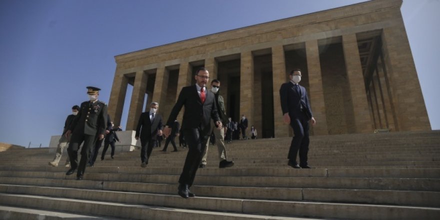 Bakan Kasapoğlu'ndan Anıtkabir'e ziyaret