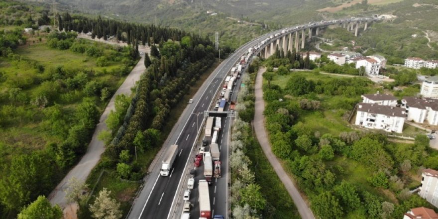 TEM Otoyolu 2 buçuk saatte trafiğe açılabildi