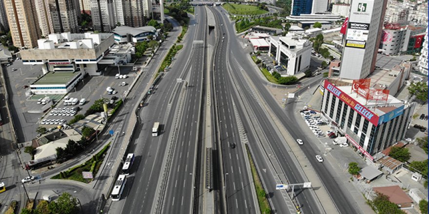 Kısıtlamanın ikinci gününde yollar ve duraklar boş kaldı