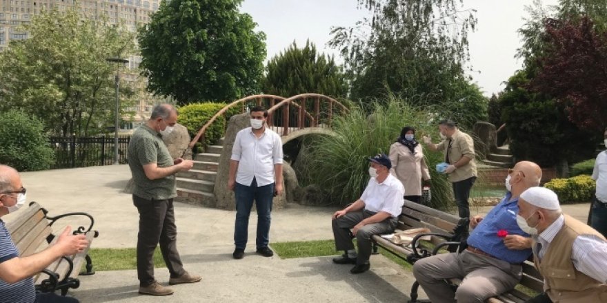 Sultangazi'de yaşlı vatandaşları belediye başkanı karşıladı