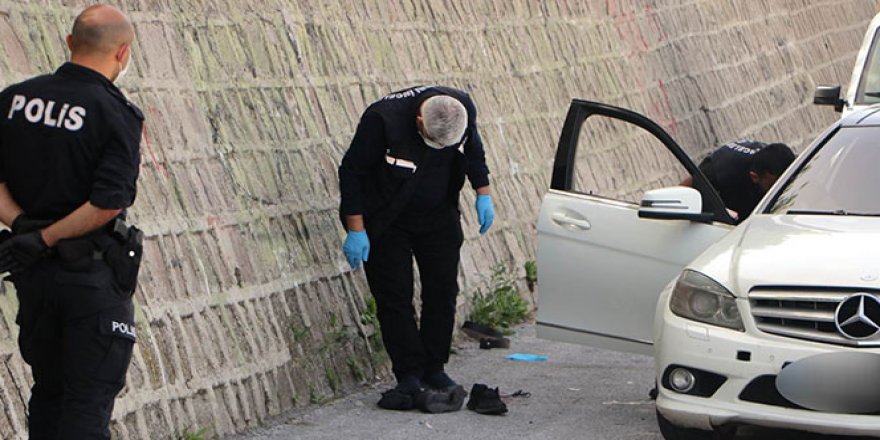 Lüks otomobilin önünü kesti, tabanca ile bacağından vurdu